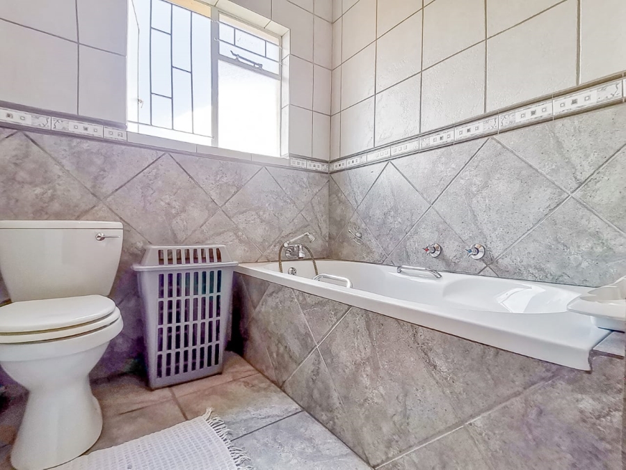 7 Bedroom Property for Sale in Parklands Western Cape
